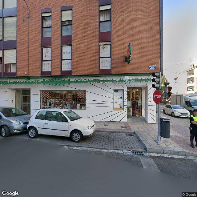 Street view near 24 H Puente Colgante in Valladolid