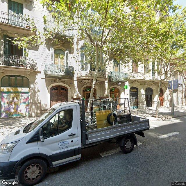 Street view near Antigua Farmacia Robert in Barcelona
