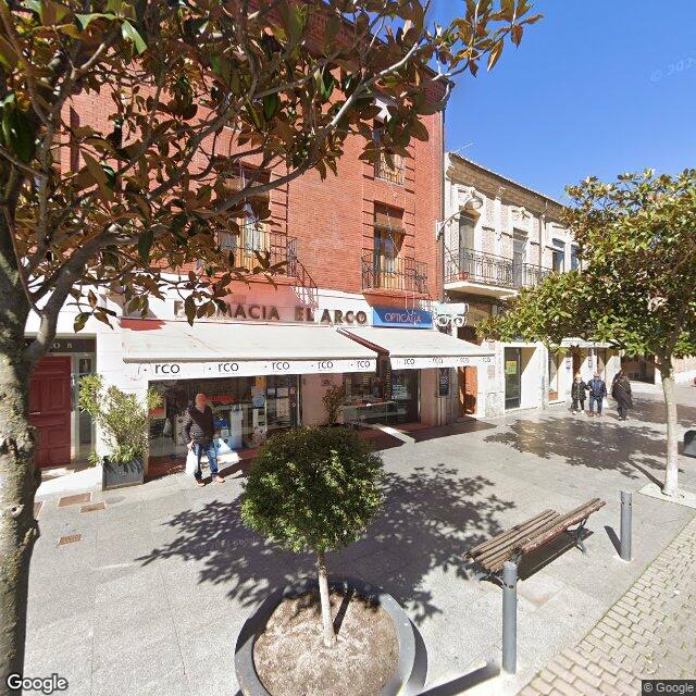 Street view near El Arco in Medina del Campo