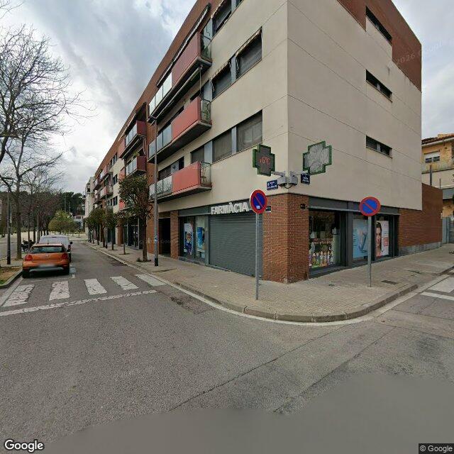Street view near Farmàcia Anna Jansana Puerta in Barcelona