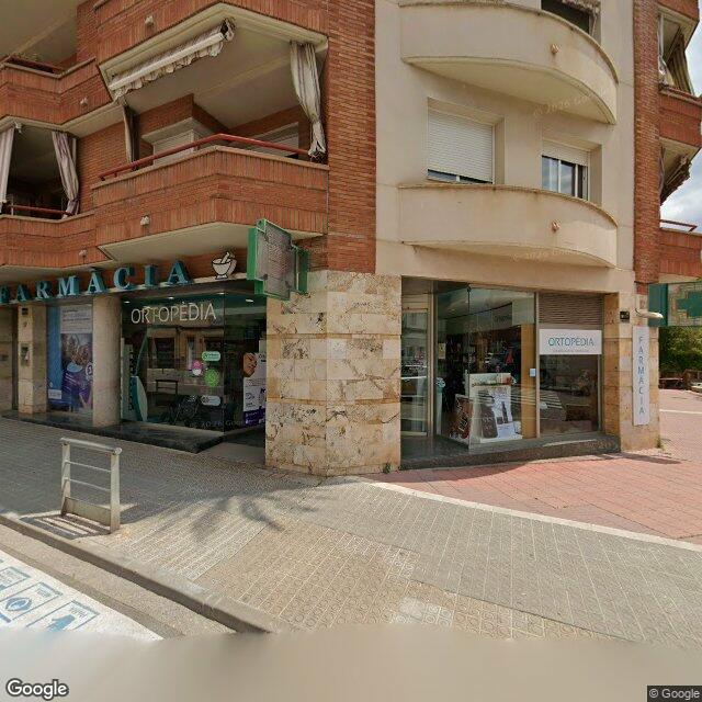 Street view near Farmàcia Aranalde in Barcelona