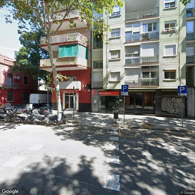 Street view near Farmàcia Aranda Guerra, Eva in Barcelona