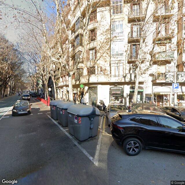 Street view near Farmàcia Bandrés Lacambra in Barcelona