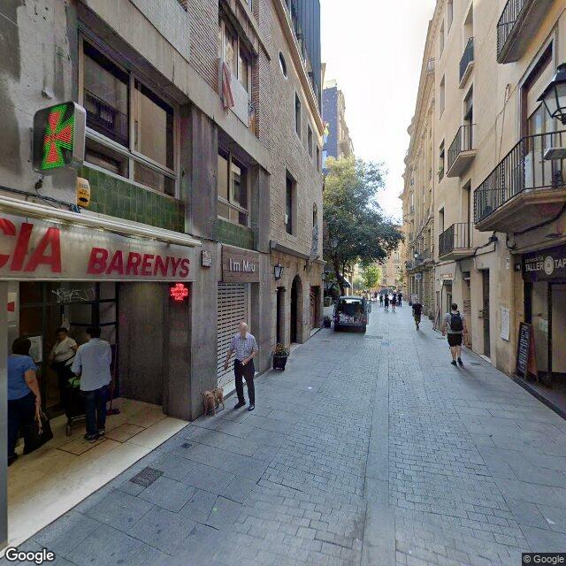 Street view near Farmàcia Barenys in Barcelona