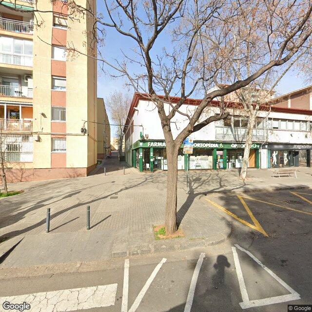 Street view near Farmàcia Boncompte Giné in Barcelona