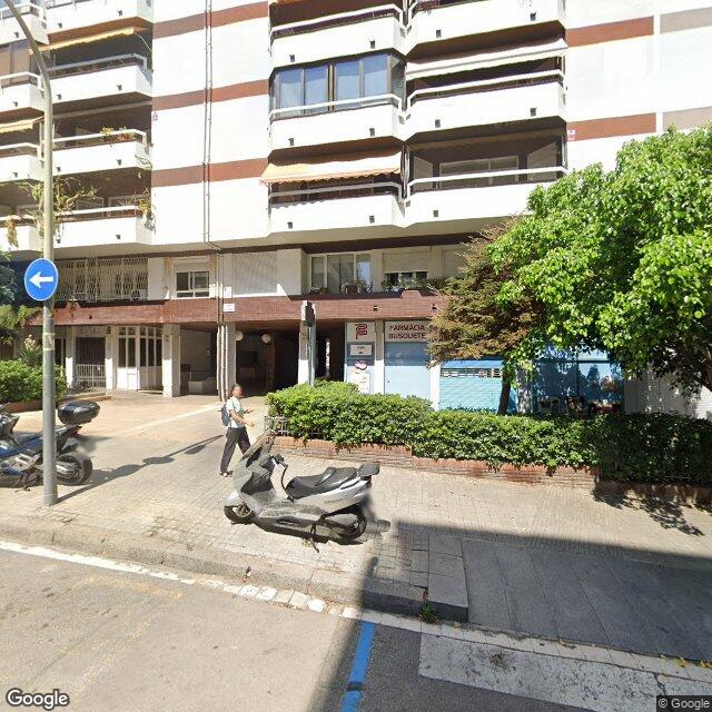 Street view near Farmàcia Busquets in Barcelona