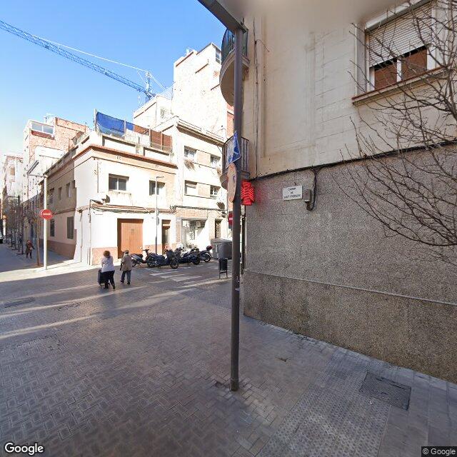Street view near Farmàcia Carreras Candi in Barcelona