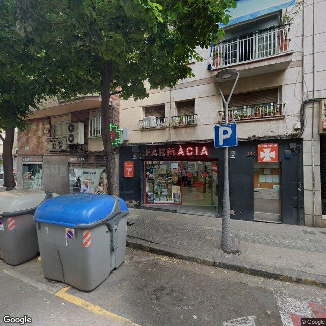 Street view near Farmàcia Chavarría Lameyre, Francesc in Barcelona