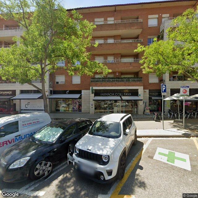 Street view near Farmàcia Concepció Masó Mimó in Barcelona