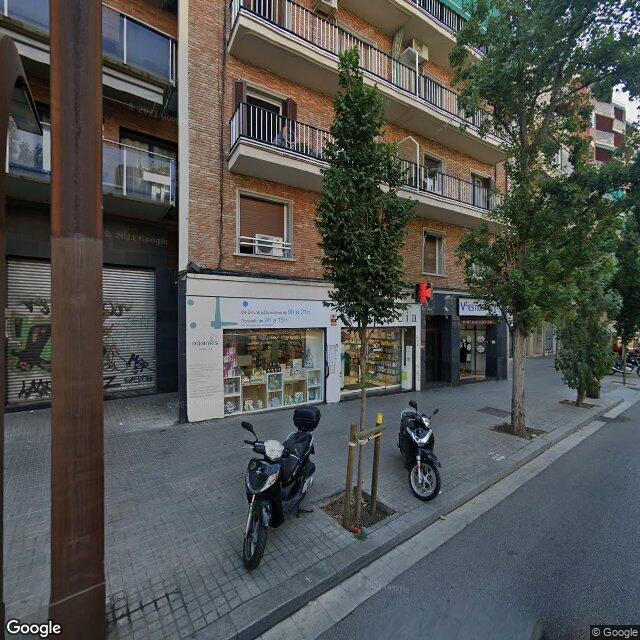 Street view near Farmàcia Dàmaris in Barcelona