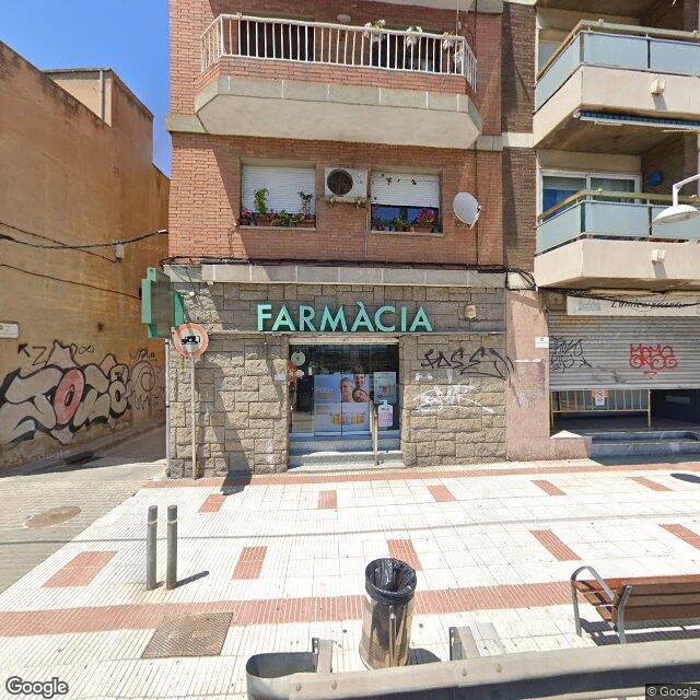 Street view near Farmàcia Domínguez in Barcelona