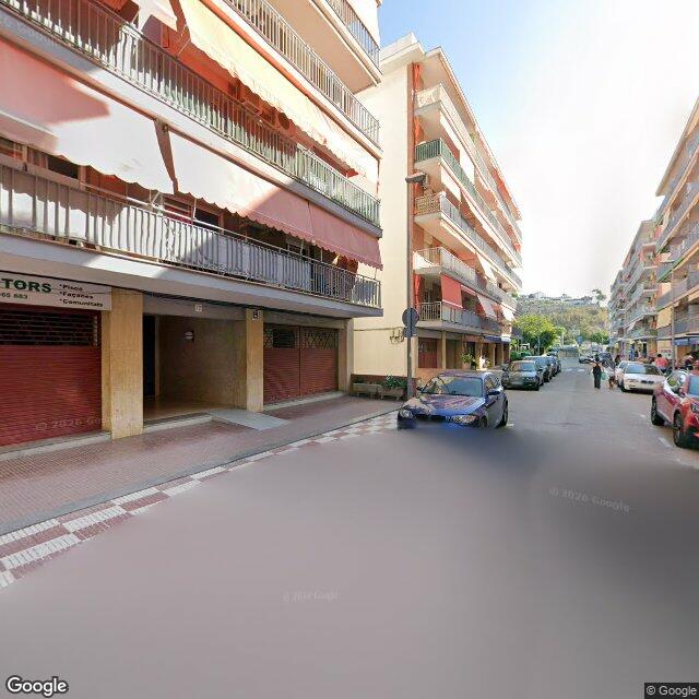 Street view near Farmàcia Fajardo Frediani, Hernan in Barcelona
