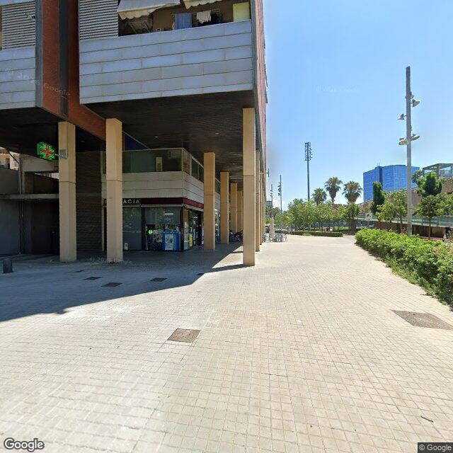 Street view near Farmàcia Ferrer Mormeneo, Ramon in Barcelona