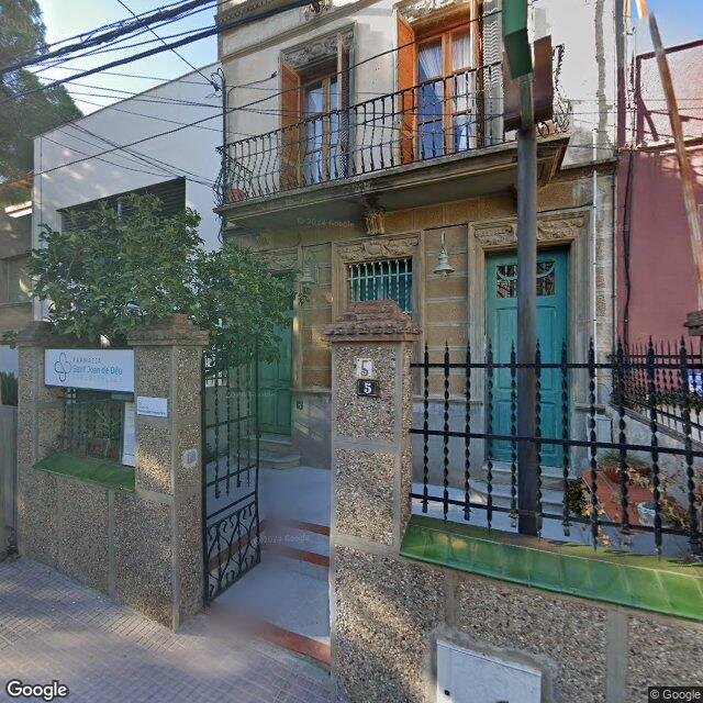 Street view near Farmàcia Finestrelles in Barcelona