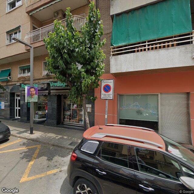 Street view near Farmàcia Geronés in Barcelona