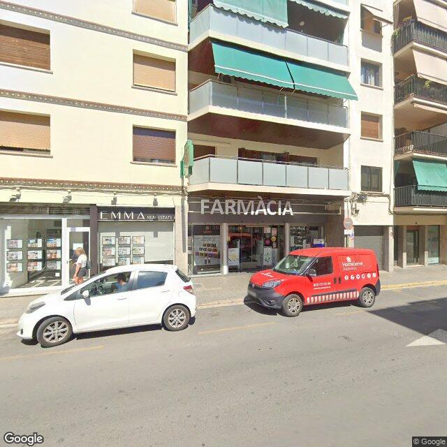 Street view near Farmàcia Gordillo Ábalos in Barcelona