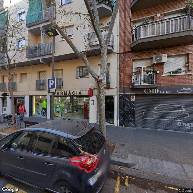 Street view near Farmàcia Graham E. Joyce in Barcelona
