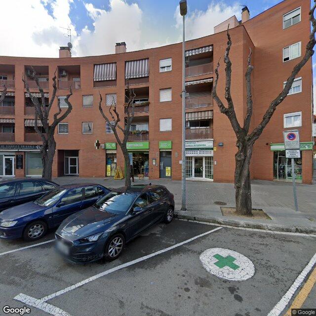 Street view near Farmàcia Guiteras García, Maria Carme in Barcelona