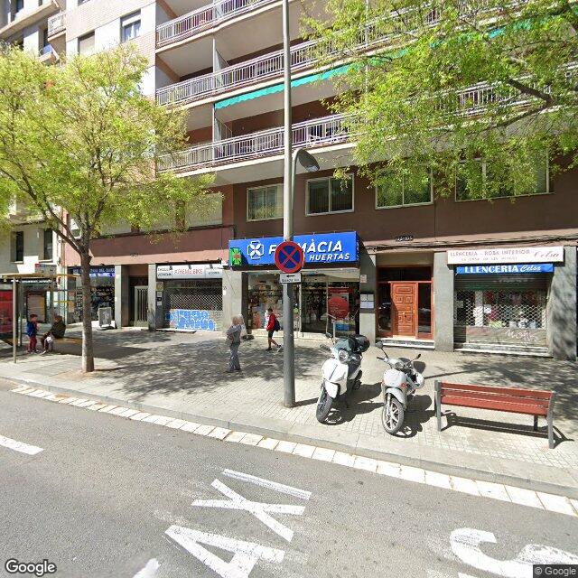 Street view near Farmàcia Huertas in Barcelona
