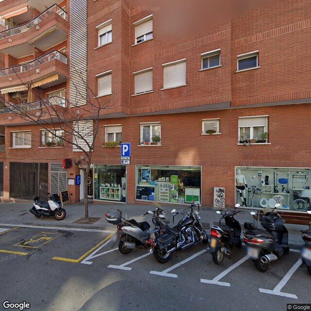 Street view near Farmàcia Interapothek in Barcelona