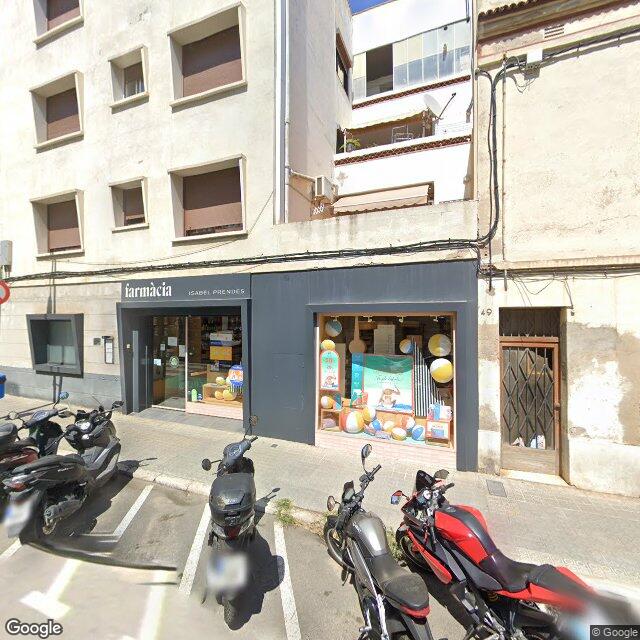 Street view near Farmàcia Isabel Prendes in Barcelona