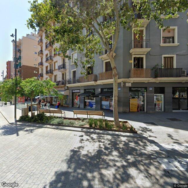 Street view near Farmàcia Joanic in Barcelona
