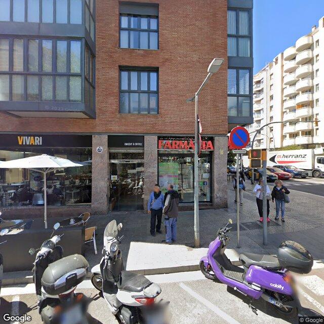 Street view near Farmàcia José Luís Faura Santmartí in Barcelona