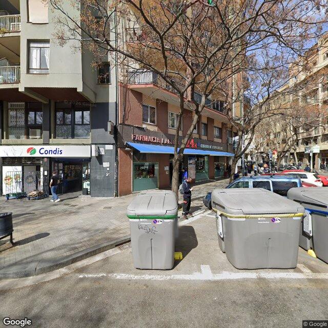 Street view near Farmàcia Laguna in Barcelona