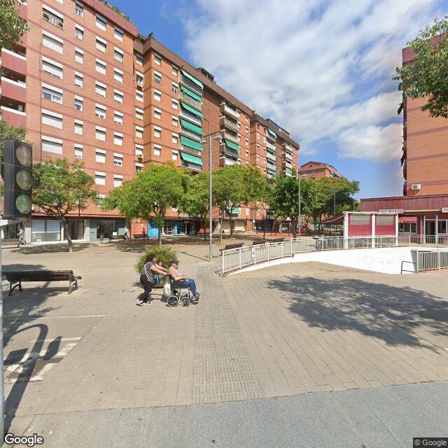 Street view near Farmàcia Lara García Lorente in Barcelona