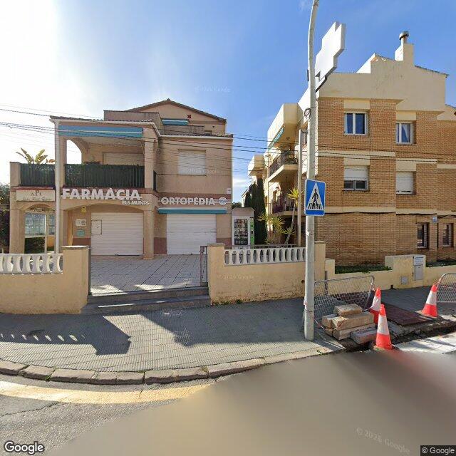 Street view near Farmàcia Leon Alfaro, Montserrat in Tarragona