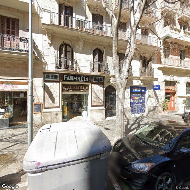 Street view near Farmàcia Llambí Mateos, Francesc in Barcelona