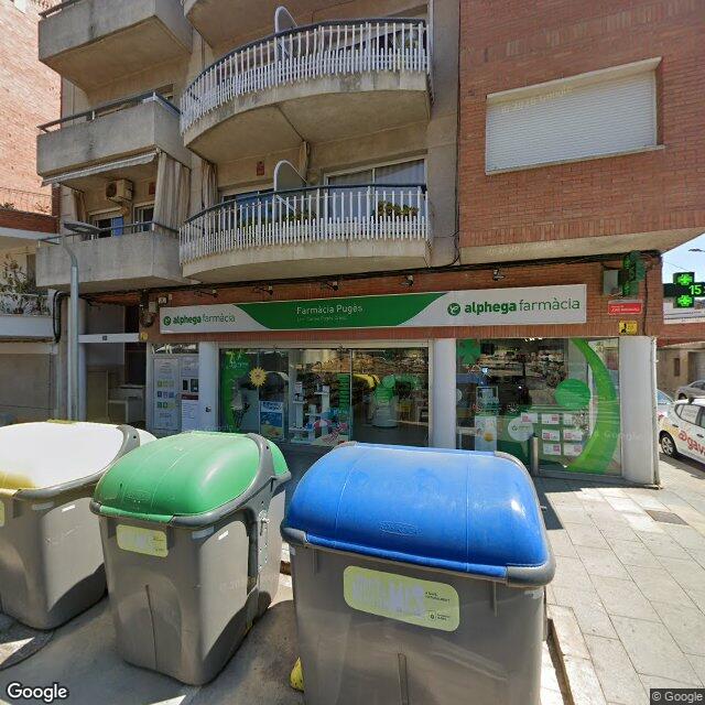 Street view near Farmàcia M. Carme Pugès Crisol in Barcelona