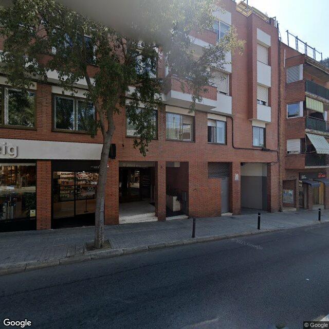 Street view near Farmàcia Margarita Reig Lavernia in Barcelona