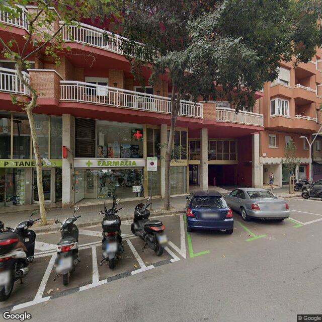 Street view near Farmàcia Maria Puig Domingo in Barcelona