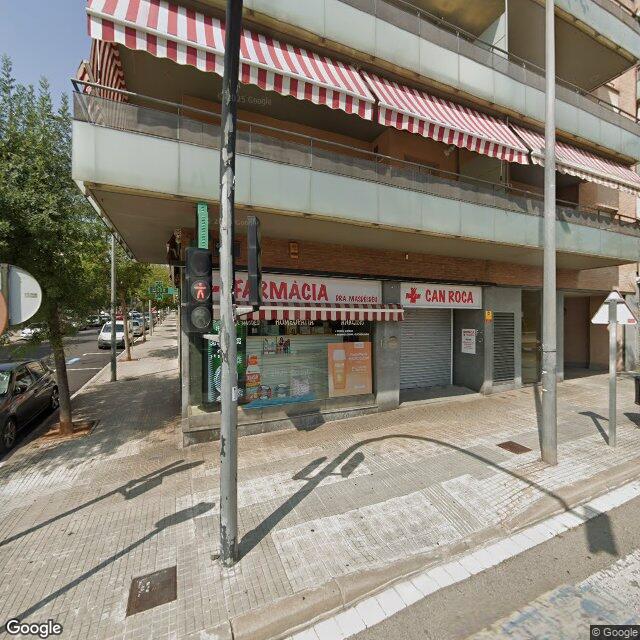 Street view near Farmàcia Masdeu Puig, M. Antònia in Barcelona