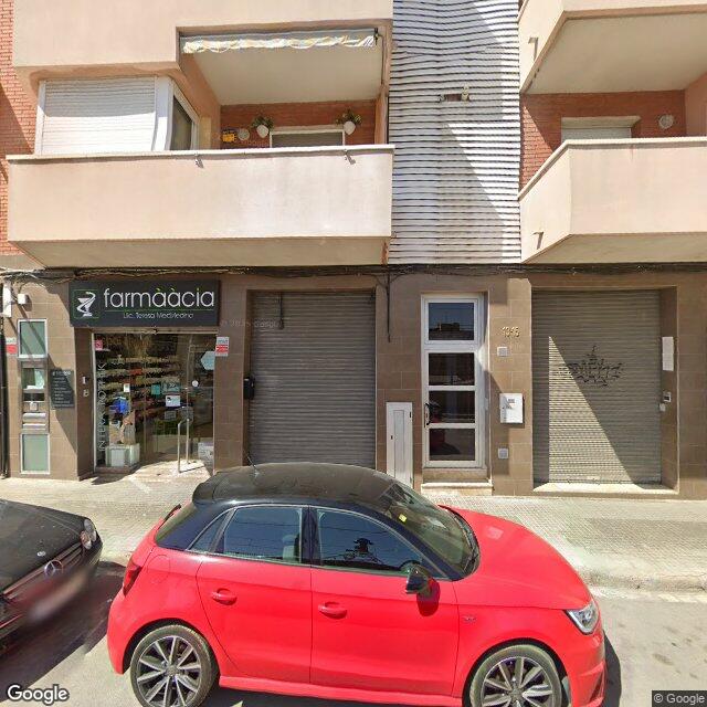 Street view near Farmàcia Medina in Barcelona