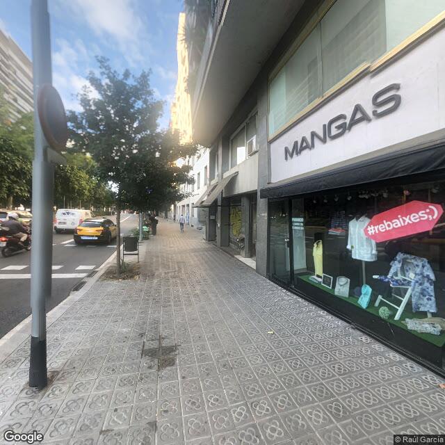 Street view near Farmàcia Mengual Cirac, Tomás in Barcelona