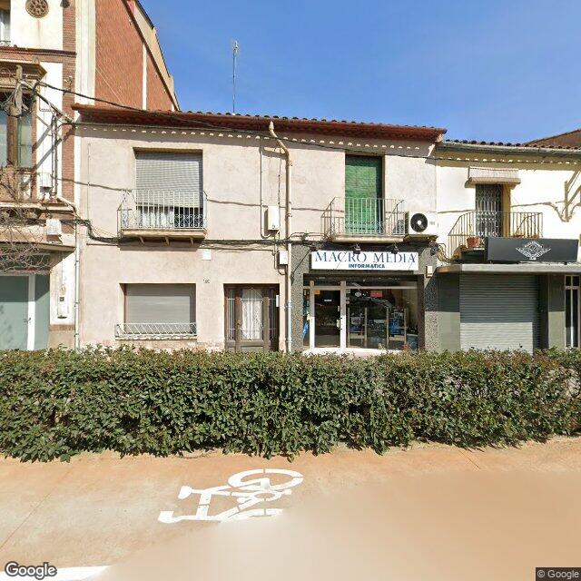 Street view near Farmàcia Merinero Cabestany, P. Carolina in Barcelona