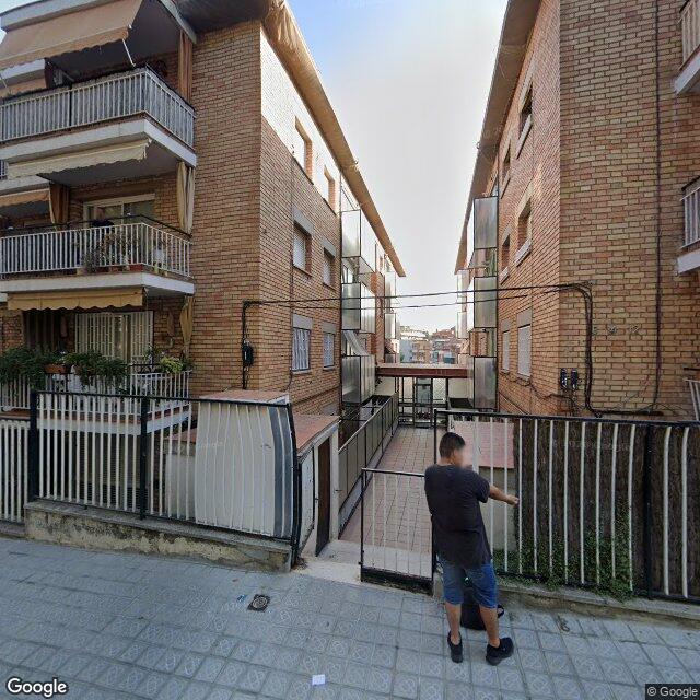 Street view near Farmàcia Ortiz De Saracho Mata, Sofia in Barcelona
