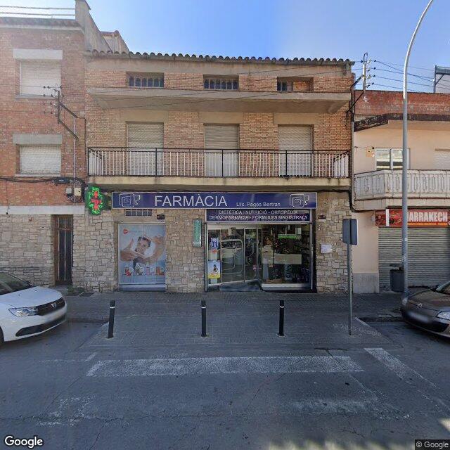 Street view near Farmàcia Pagés Bertran, F. Xavier in Barcelona