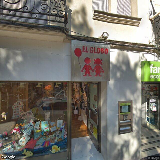 Street view near Farmàcia Pedraza in Barcelona
