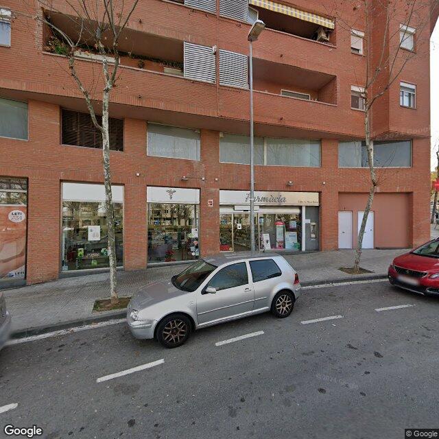 Street view near Farmàcia Piera Serra, Glòria in Barcelona