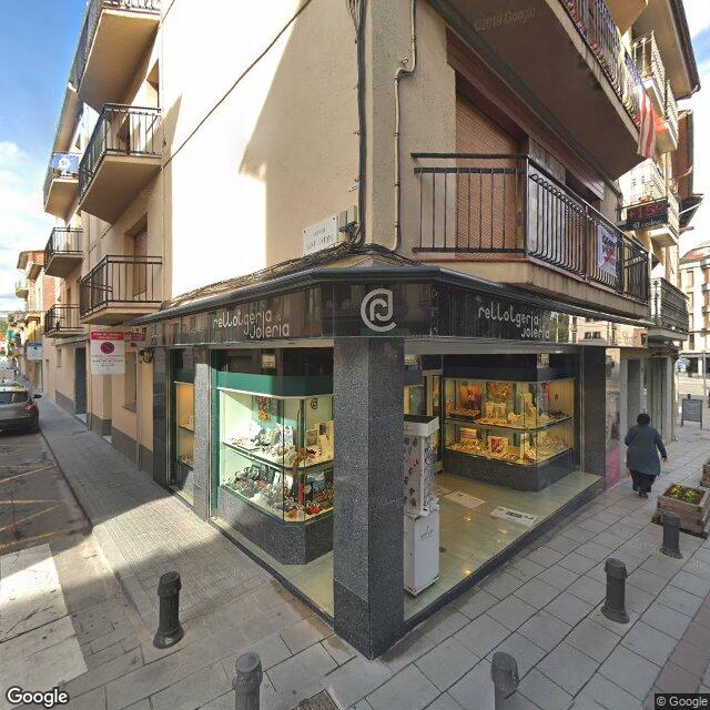 Street view near Farmàcia Prat Bofill, Jordi I Fortià in Barcelona