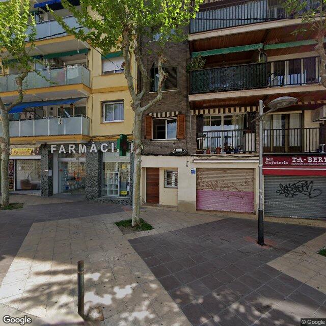 Street view near Farmàcia Pueyo in Barcelona