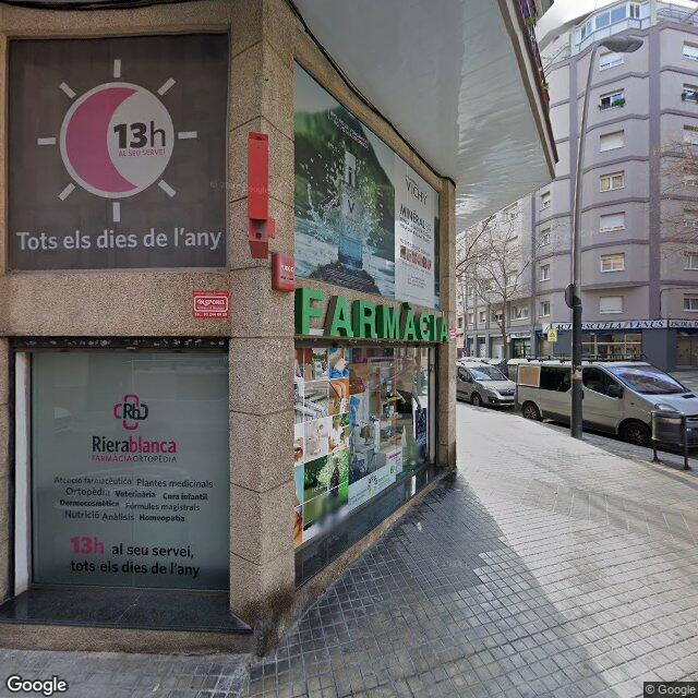 Street view near Farmàcia Riera Blanca in Barcelona