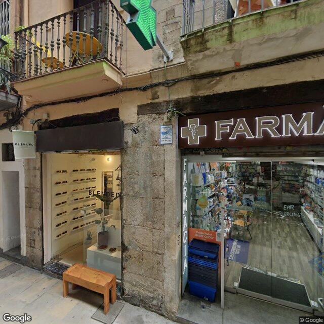 Street view near Farmàcia Rodríguez Basciano, Alain Adolfo in Barcelona