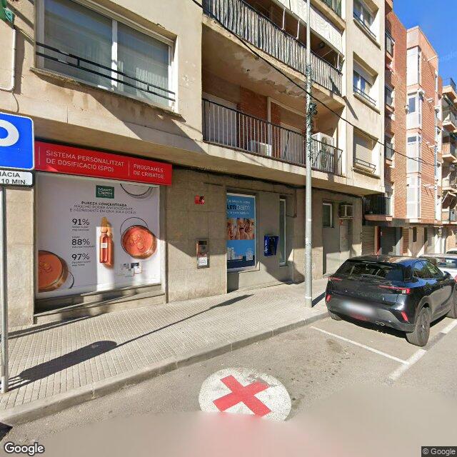 Street view near Farmàcia Ros in Barcelona