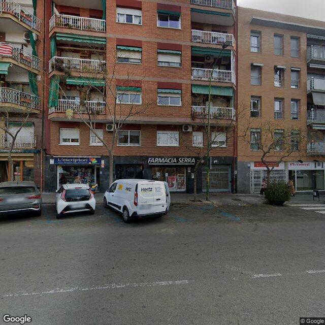Street view near Farmàcia Serra in Barcelona