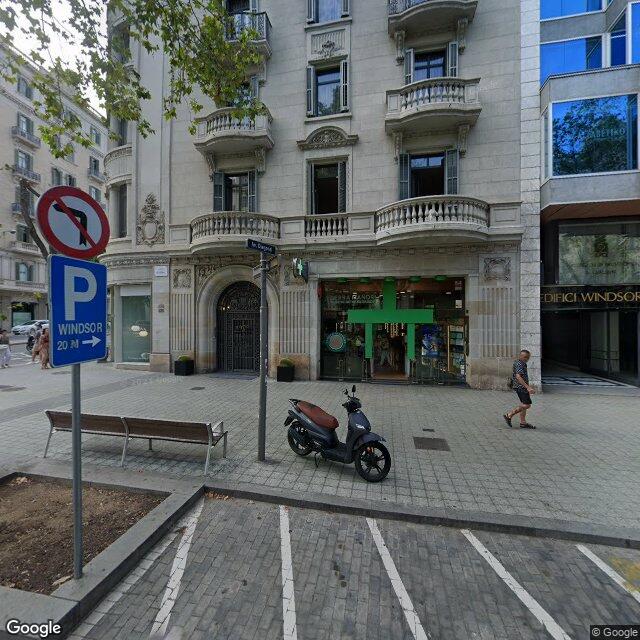 Street view near Farmàcia Serra Mandri in Barcelona