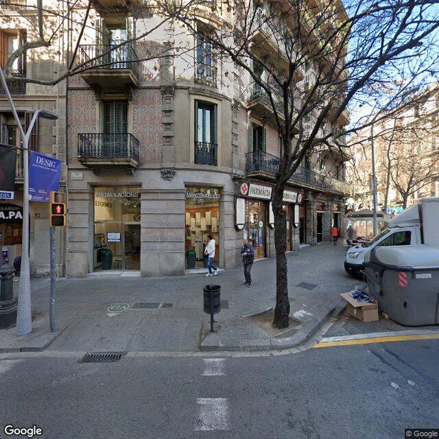 Street view near Farmàcia Serralta Baquero, M. Teresa in Barcelona